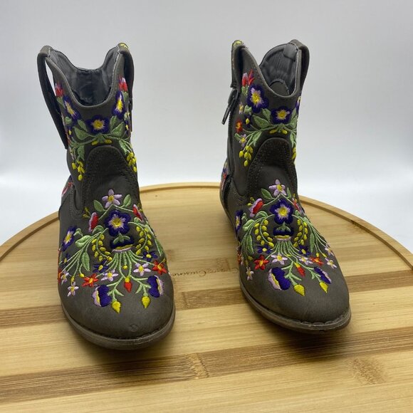 Betseyville Reece Floral Embroidered Faux Leather Ankle Cowboy Boots Girl Sz 12 - Picture 2 of 9